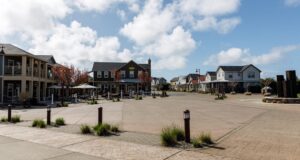 A view of an Ocean Shores, WA, resort close to area attractions.