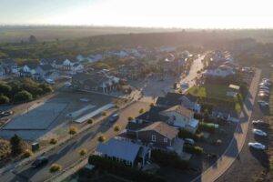 An aerial view of an Ocean Shores, WA, resort close to places to take photos.